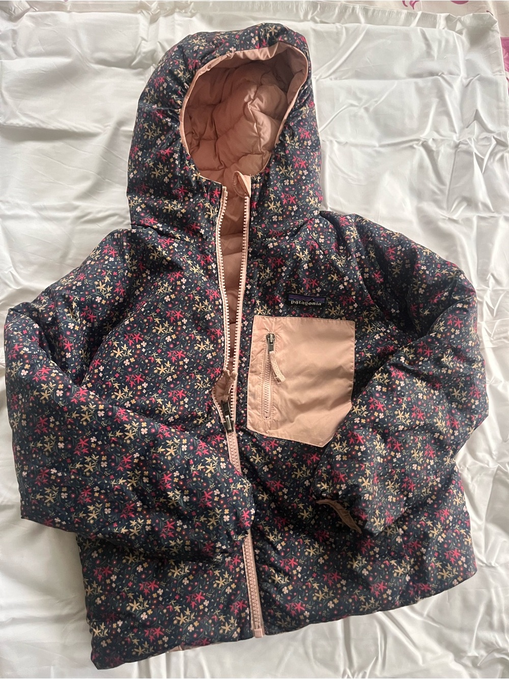 Patagonia reversible down sweater Girls' Navy Floral & pink Puffer Jacket w hood